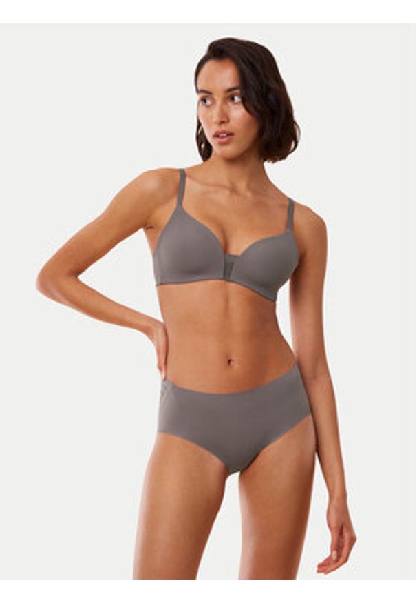 Triumph Figi klasyczne z wysokim stanem Flex Smart 10213145 Szary. Stan: podwyższony. Kolor: szary. Materiał: syntetyk