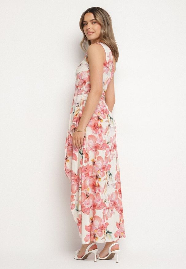 Born2be - Różowa Wiskozowa Kwiatowa Sukienka o Asymetrycznym Kroju Lironia. Okazja: na co dzień. Kolor: różowy. Materiał: wiskoza. Wzór: kwiaty. Sezon: wiosna, lato. Typ sukienki: asymetryczne. Styl: casual, elegancki