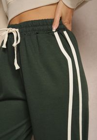 Renee - Ciemnozielone Spodnie z Wiskozą High Waist o Szerokim Kroju Ozdobione Lamówką Lulora. Stan: podwyższony. Kolor: zielony. Materiał: wiskoza. Długość: długie. Wzór: aplikacja