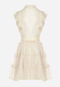 Born2be - Jasnobeżowa Koszulowa Sukienka Mini z Falbankami i Wiązanym Paskiem Divertire. Typ kołnierza: kołnierz z falbankami. Kolor: beżowy. Materiał: materiał, tkanina. Typ sukienki: koszulowe. Długość: mini #2