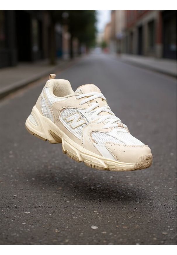 New Balance Sneakersy GR530AA Beżowy. Kolor: beżowy. Materiał: materiał