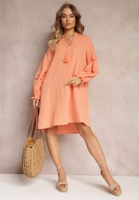 Renee - Pomarańczowa Sukienka Mini z Bawełny z Ozdobnymi Rękawami i Wiązaniem przy Dekolcie Shamika. Kolor: pomarańczowy. Materiał: bawełna. Typ sukienki: trapezowe. Długość: mini #3