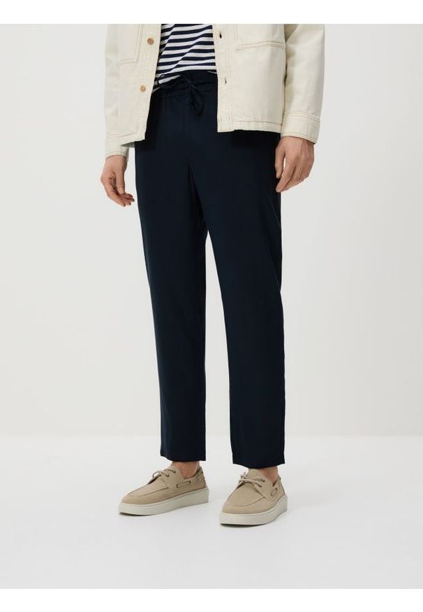 Reserved - Spodnie z lyocellu - granatowy. Kolor: niebieski