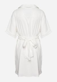 Born2be - Biała Sukienka Menelous. Kolor: biały. Typ sukienki: kopertowe, koszulowe. Styl: elegancki. Długość: mini