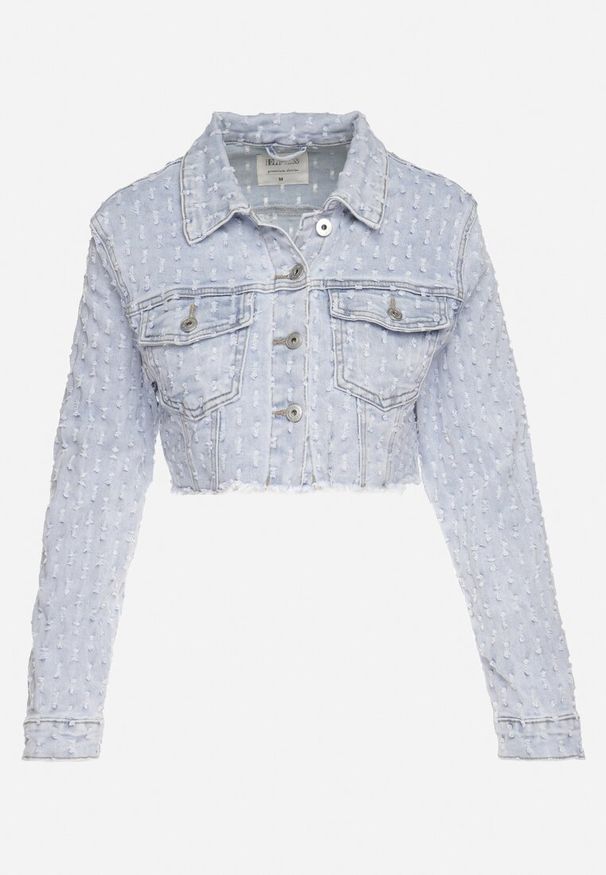 Born2be - Jasnoniebieska Kurtka Jeansowa o Krótkim Kroju Zdobiona Przetarciami Zaritia. Okazja: na co dzień. Kolor: niebieski. Materiał: jeans. Długość rękawa: długi rękaw. Długość: krótkie. Wzór: aplikacja. Styl: klasyczny, casual, elegancki