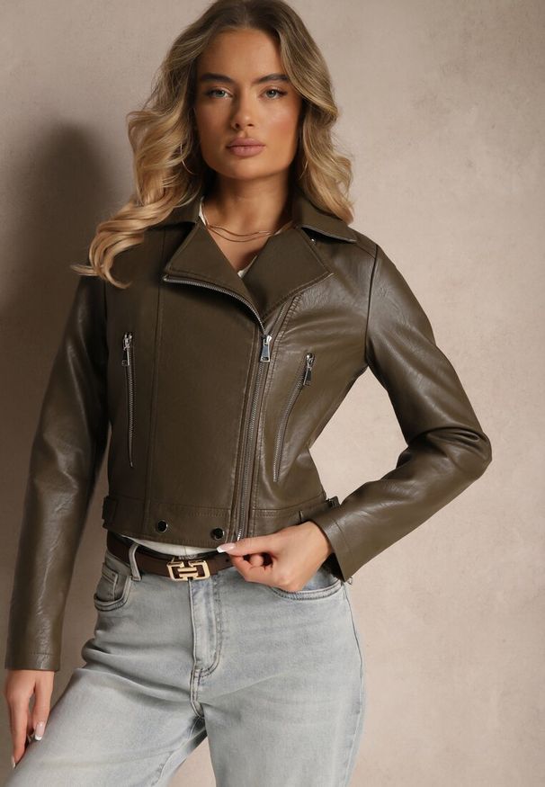 Renee - Brązowa Kurtka Ramoneska Ozdobiona Napami Iladiel. Okazja: na co dzień. Kolor: brązowy. Materiał: jeans. Wzór: aplikacja. Styl: klasyczny, rockowy, casual