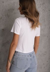 Renee - Biały Top z Bawełny Ozdobiony Guzikami przy Dekolcie Nediva. Okazja: na co dzień. Kolor: biały. Materiał: bawełna. Wzór: aplikacja. Styl: casual #7