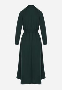 Born2be - Ciemnozielona Rozkloszowana Sukienka Midi z Kopertową Górą i Gumką w Pasie Ametis. Kolor: zielony. Typ sukienki: kopertowe. Długość: midi #7