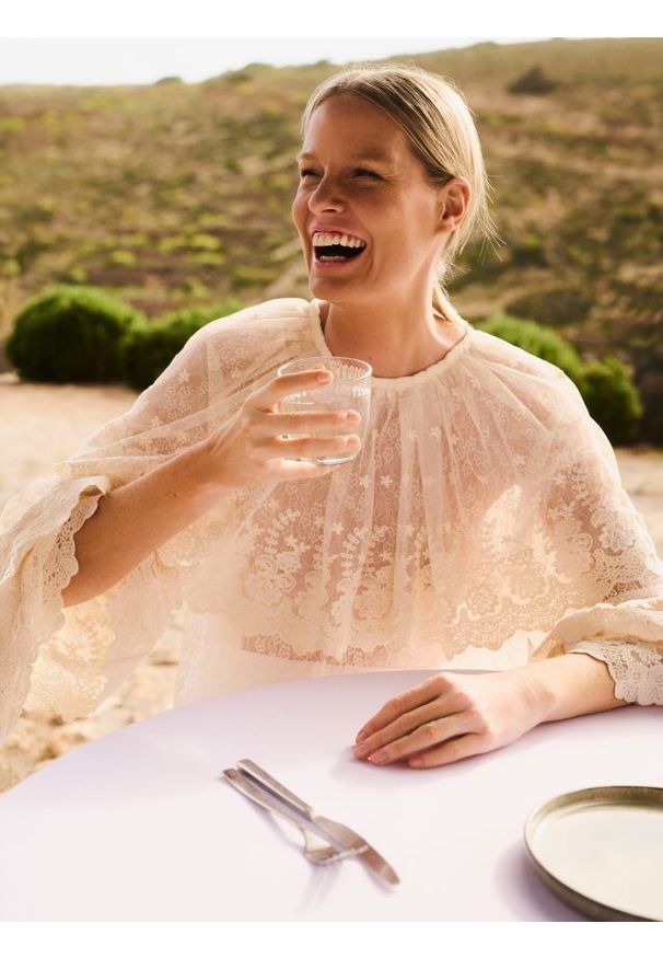 Reserved - Bluzka z falbanami - złamana biel. Materiał: tkanina, koronka