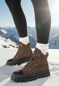 Born2be - Brązowe Botki Trapery Vices na Grubej Tłoczonej Podeszwie z Przeszyciami Amarrise. Okazja: na co dzień. Kolor: brązowy. Materiał: jeans. Styl: casual #1