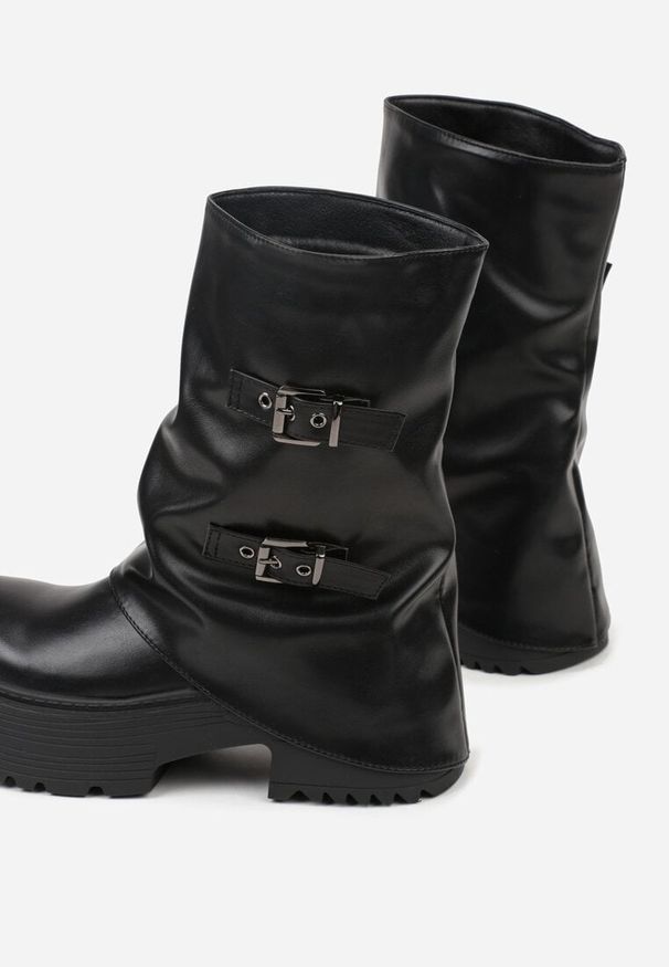 Born2be - Czarne Botki Biker VICES z Cholewką Imitującą Nogawkę z Klamrami Reiladia. Okazja: na co dzień. Zapięcie: klamry. Kolor: czarny. Materiał: jeans. Szerokość cholewki: normalna. Styl: casual