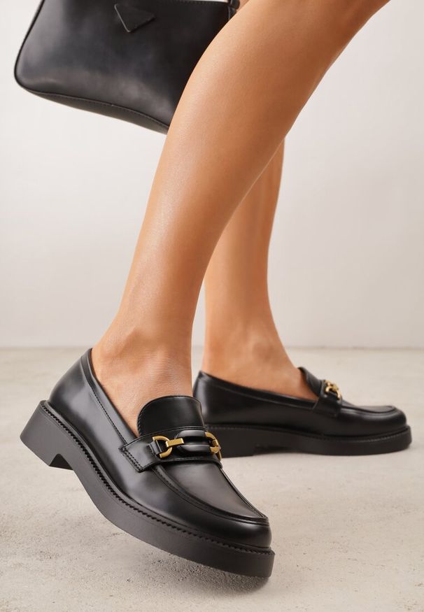 Renee - Czarne Eleganckie Mokasyny VICES z Aplikacją i Wkładką ze Skóry Naturalnej Arinatta. Kolor: czarny. Materiał: skóra. Wzór: aplikacja. Styl: elegancki