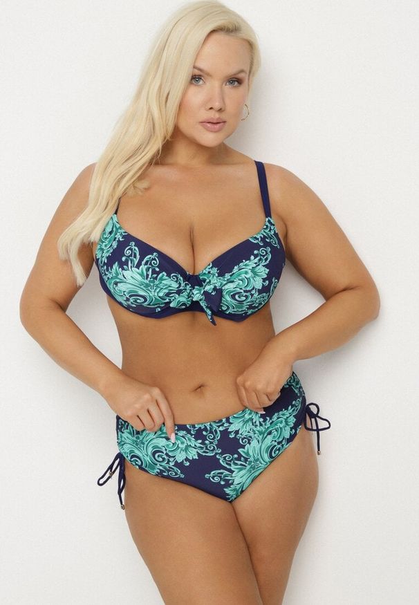 Born2be - Zielone Bikini Biustonosz z Wiązaniem i Majtki Typu Figi Norettia. Kolekcja: plus size. Kolor: zielony. Materiał: jeans