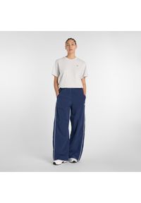 Spodnie damskie New Balance WB61Z1E6NNY – granatowe. Kolor: niebieski. Materiał: tkanina, nylon, materiał #4
