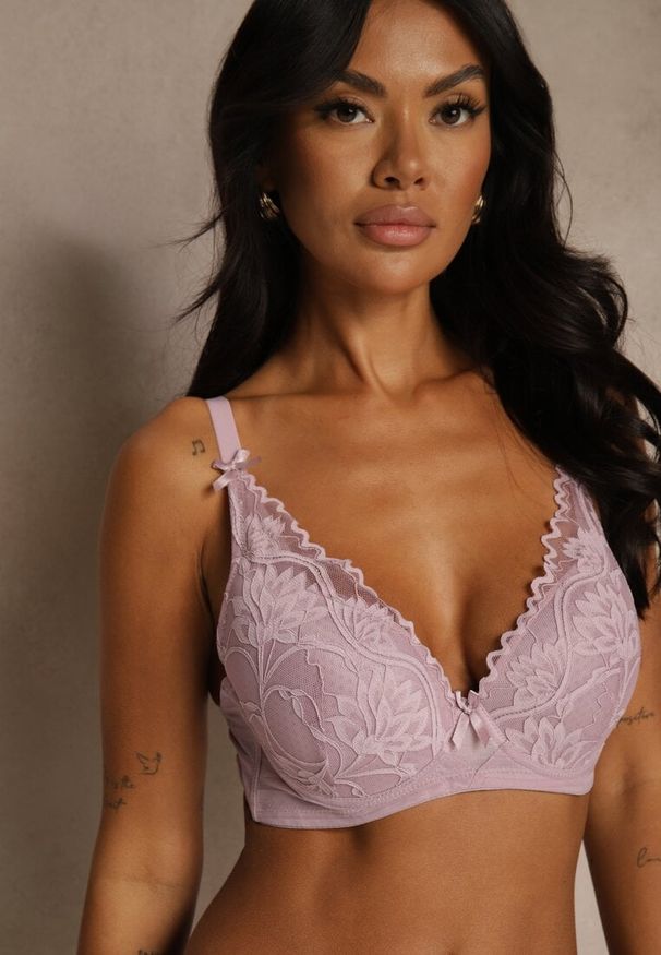 Renee - Fioletowy Biustonosz Ozdobiony Koronką i Kokardkami Sellene. Kolor: fioletowy. Materiał: koronka. Wzór: koronka, aplikacja