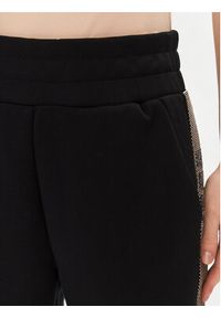 Guess Spodnie dresowe W5RB00 KBYE2 Czarny Regular Fit. Kolor: czarny. Materiał: syntetyk