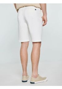 Big-Star - Szorty męskie chinosy białe Rosson 100. Okazja: na co dzień. Kolor: biały. Materiał: bawełna, elastan, tkanina. Sezon: lato. Styl: casual, klasyczny, elegancki #5