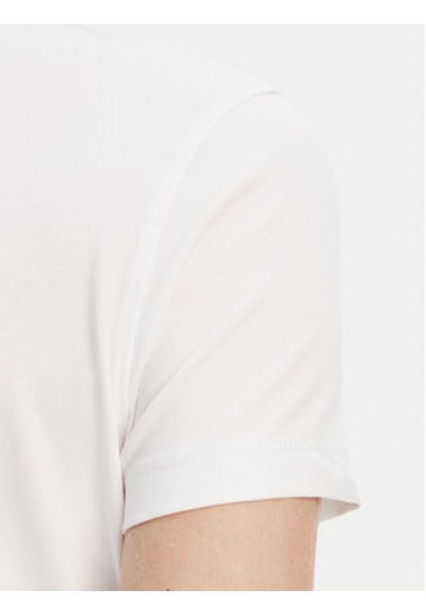Guess T-Shirt W5YI08 J1314 Biały Regular Fit. Kolor: biały. Materiał: bawełna