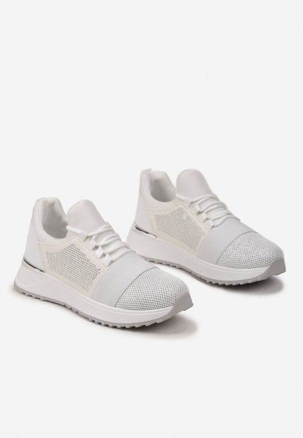 Renee - Srebrne Sneakersy Ozdobione Siateczką i Brokatem oraz Siateczką na Grubej Podeszwie Celandria. Okazja: na co dzień. Kolor: biały. Materiał: jeans. Wzór: aplikacja
