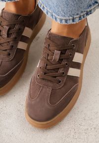 Renee - Ciemnobrązowe Sneakersy ze Skóry Naturalnej z Geometrycznym Wzorem Zetisius. Okazja: na co dzień. Kolor: brązowy. Materiał: skóra. Wzór: geometria #8