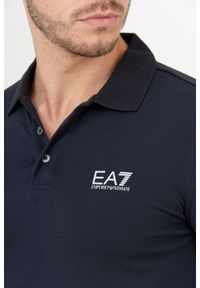 EA7 Emporio Armani - EA7 Ciemnogranatowa koszulka polo ze srebrnym logo. Typ kołnierza: polo. Kolor: niebieski #4