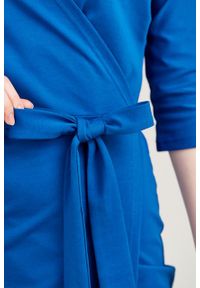 Marie Zélie - Sukienka Filomena kobaltowa. Typ kołnierza: dekolt kopertowy. Kolekcja: moda ciążowa. Kolor: niebieski. Materiał: bawełna, dzianina, materiał, elastan, tkanina, skóra. Typ sukienki: proste, kopertowe. Styl: klasyczny, młodzieżowy #4