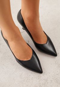 Renee - Czarne Czółenka na Geometrycznej Szpilce Iolissa. Okazja: na co dzień. Kolor: czarny. Wzór: geometria. Obcas: na obcasie. Styl: casual. Wysokość obcasa: średni #5