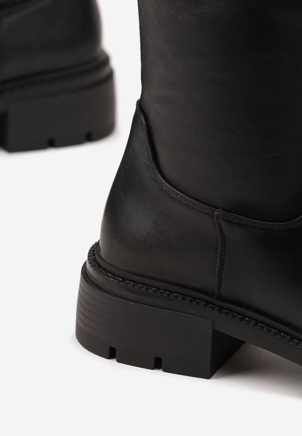 Renee - Czarne Kozaki z Gładką Cholewką w Minimalistycznym Stylu Acordia. Okazja: na co dzień. Kolor: czarny. Materiał: jeans. Szerokość cholewki: normalna. Wzór: gładki. Styl: klasyczny, casual