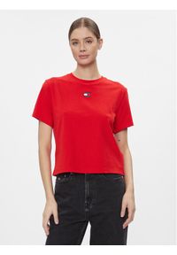 Tommy Jeans T-Shirt Badge DW0DW17391 Czerwony Boxy Fit. Kolor: czerwony. Materiał: syntetyk