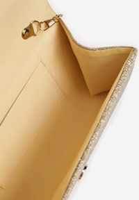 Renee - Złota Torebka Kopertowa z Błyszczącego Materiału z Łańcuszkiem na Ramię Senalie. Kolor: złoty. Styl: glamour, elegancki. Rodzaj torebki: na ramię #3