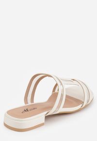 Renee - Białe Klapki Ozdobione Geometrycznym Motywem Nysathei. Okazja: na co dzień. Kolor: biały. Wzór: geometria, aplikacja. Sezon: lato. Styl: casual #5