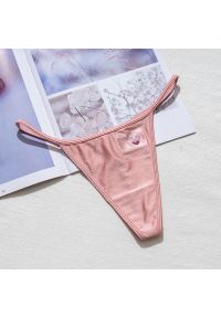 Intica - Stringi z wysokim wycięciem idealne pod obcisłe ubrania Domiziana. Kolor: różowy. Materiał: materiał #1