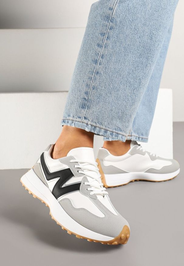Born2be - Szare Sneakersy z Ozdobnym Bieżnikiem Welorea. Okazja: na co dzień. Kolor: szary. Materiał: jeans