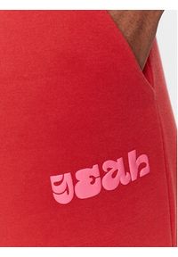 outhorn - Outhorn Spodnie dresowe TTROF178 Czerwony Relaxed Fit. Kolor: czerwony. Materiał: dresówka, bawełna