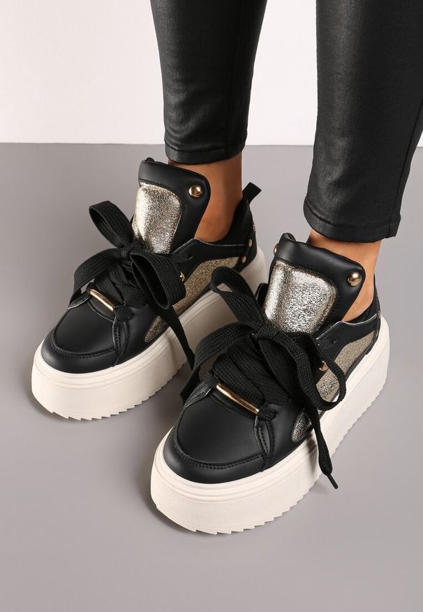Renee - Czarne Sneakersy na Platformie Ozdobione Nitami i Metalicznymi Elementami Azista. Kolor: czarny. Materiał: jeans. Szerokość cholewki: normalna. Wzór: aplikacja. Obcas: na platformie