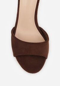 Renee - Brązowe Sandały na Szpilce z Imitacji Zamszu z Zapięciem na Klamerkę przy Pasku Odesei. Zapięcie: pasek. Kolor: brązowy. Materiał: zamsz. Obcas: na szpilce. Styl: elegancki. Wysokość obcasa: wysoki #7