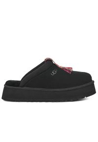 Buty Ugg Tazzle 1152677-BLK - czarne. Zapięcie: bez zapięcia. Kolor: czarny. Materiał: wełna, lyocell, skóra, zamsz. Szerokość cholewki: normalna. Sezon: zima