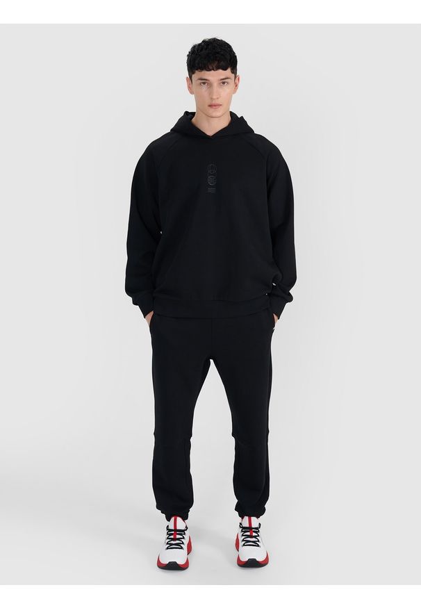4f - 4F Spodnie dresowe joggery męskie - czarne M. Kolor: czarny. Materiał: dresówka. Wzór: gładki, ze splotem