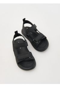 Reserved - Sandały na rzepy - czarny. Zapięcie: rzepy. Kolor: czarny. Materiał: materiał