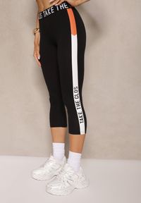 Renee - Czarne Legginsy w Sportowym Stylu z Ozdobione Napisami Gleamia. Okazja: na co dzień. Kolor: czarny. Materiał: materiał. Wzór: napisy, aplikacja. Styl: sportowy