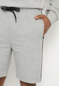 Born2be - Szare Szorty Dresowe z Wiązaniem Napirisa. Okazja: na co dzień. Kolor: szary. Materiał: dresówka. Wzór: aplikacja. Styl: casual #7