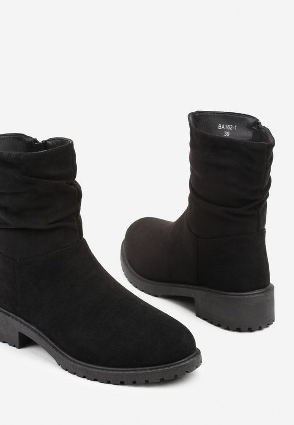 Born2be - Czarne Marszczone Botki do Kostki z Imitacji Zamszu Espinea. Okazja: na co dzień, do pracy, na spotkanie biznesowe. Kolor: czarny. Materiał: zamsz. Styl: biznesowy, casual, elegancki