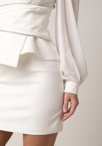 Born2be - Biała Gładka Spódnica VICES o Ołówkowym Kroju Abilura. Okazja: na spotkanie biznesowe, do pracy, na komunię. Kolor: biały. Wzór: gładki. Styl: biznesowy #7