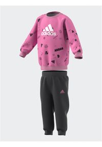 Adidas - adidas Komplet dresowy IA1560 Różowy Slim Fit. Kolor: różowy. Materiał: bawełna