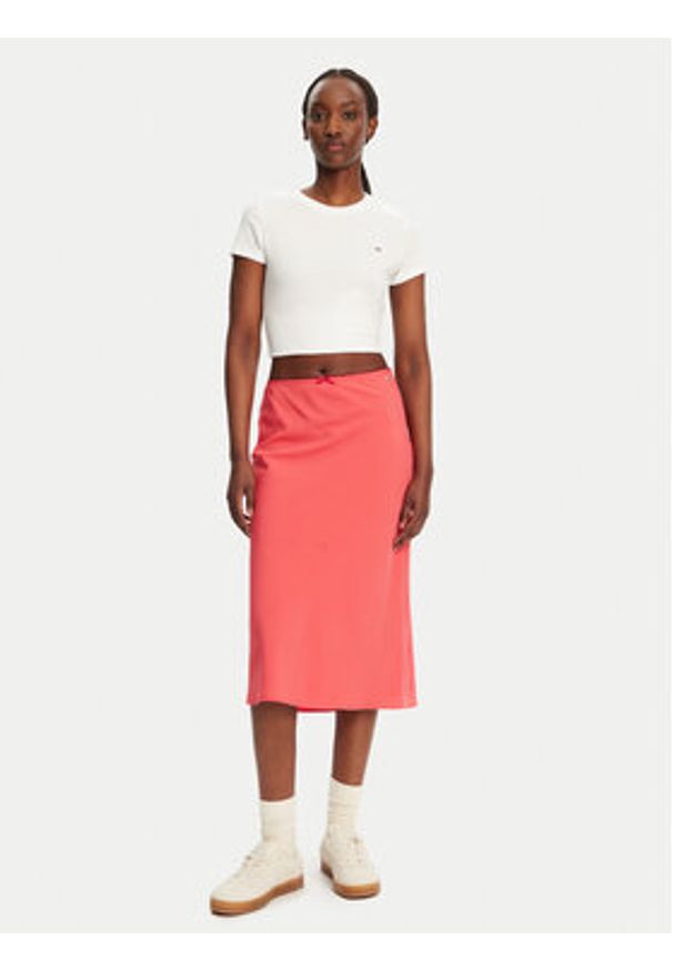 Tommy Jeans Spódnica midi Tjw Midi Aop Skirt DW0DW20272 Koralowy Regular Fit. Kolor: pomarańczowy. Materiał: syntetyk