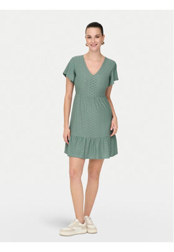 only - ONLY Sukienka codzienna 15289687 Zielony Regular Fit. Okazja: na co dzień. Kolor: zielony. Materiał: syntetyk. Typ sukienki: proste. Styl: casual