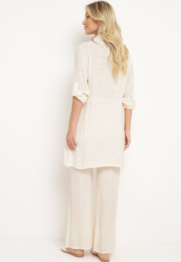 Born2be - Beżowy 2-Częściowy Komplet Luźna Koszula Spodnie z Gumką w Pasie i Rozcięciem Neviana. Kolor: beżowy. Materiał: bawełna