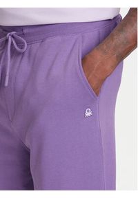 United Colors of Benetton - United Colors Of Benetton Spodnie dresowe 342ZUF01B Fioletowy Regular Fit. Kolor: fioletowy. Materiał: bawełna