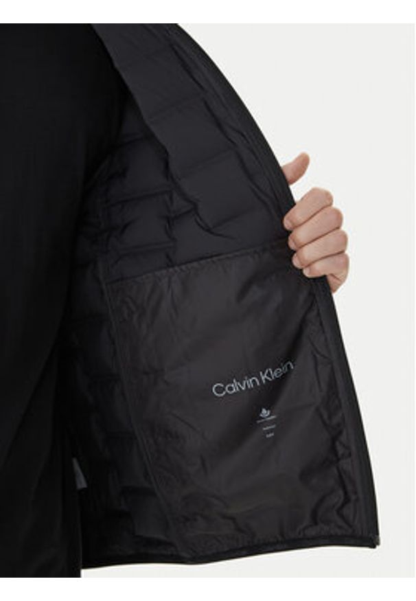 Calvin Klein Kurtka puchowa LV04LD520G Czarny Regular Fit. Kolor: czarny. Materiał: syntetyk