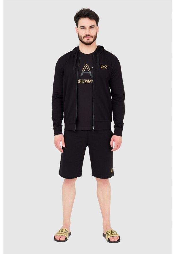 EA7 Emporio Armani - EA7 Męska czarna bluza z kapturem i złotym logo, Rozmiar M. Typ kołnierza: kaptur. Kolor: czarny
